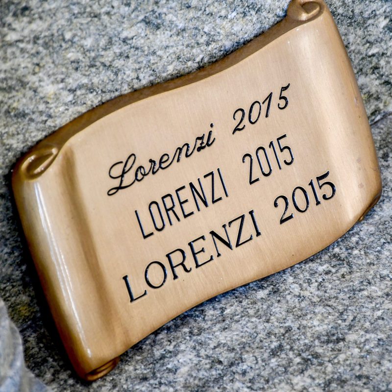 Pergamena in bronzo